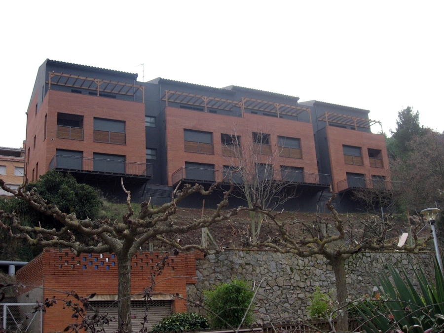 Vivienda plurifamiliar realizada en Castellví de Rosanes (Obra nueva)