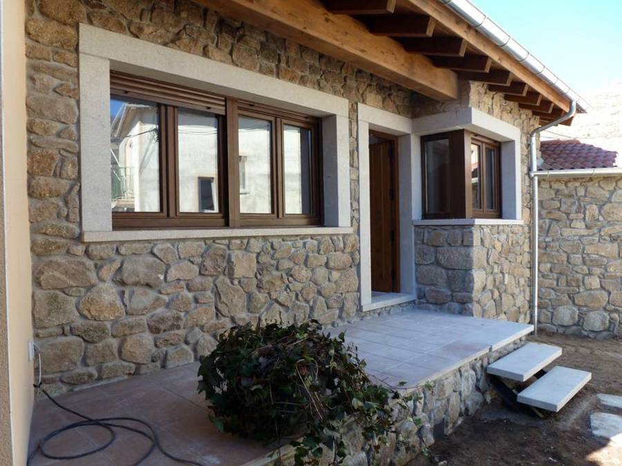 VIVIENDA UNIFAMILIAR EN ZAPARDIEL DE LA RIBERA  (AVIILA)