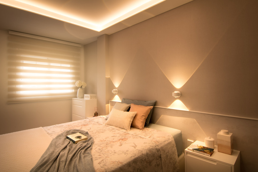 Dormitorio con luz indirecta