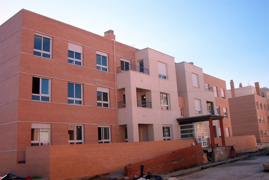 BLOQUE DE VIVIENDAS