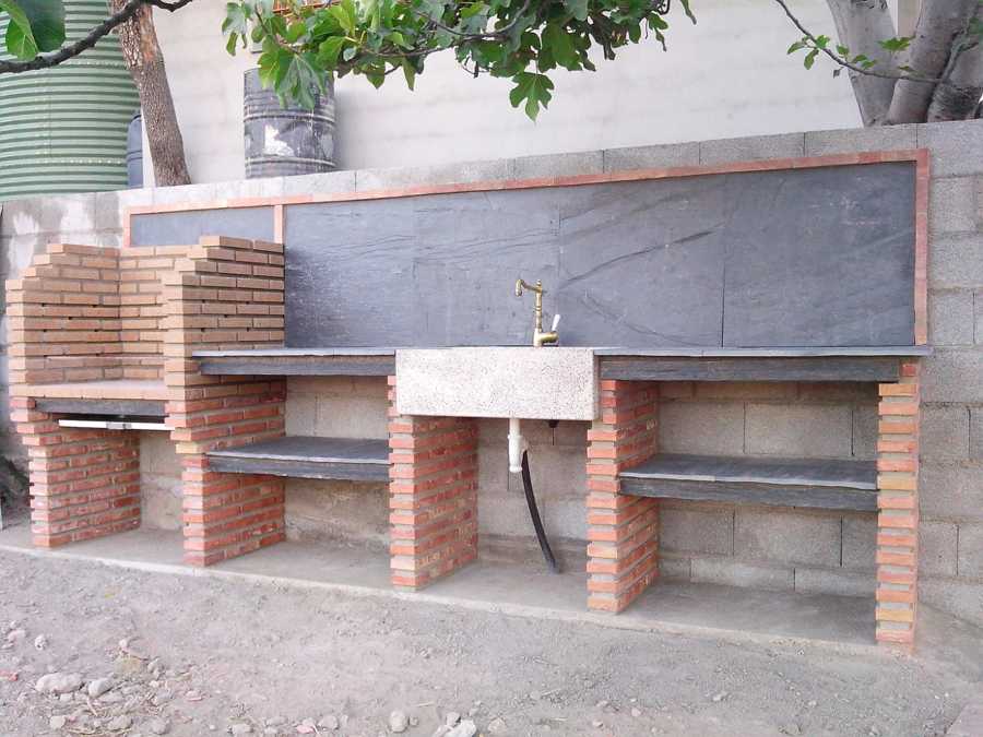 Barbacoa y encimera con fregadero
