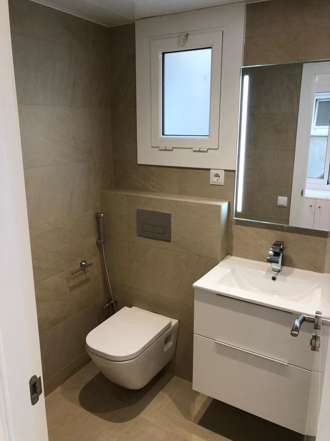 BAÑO  CON WC SUSPENDIDO
