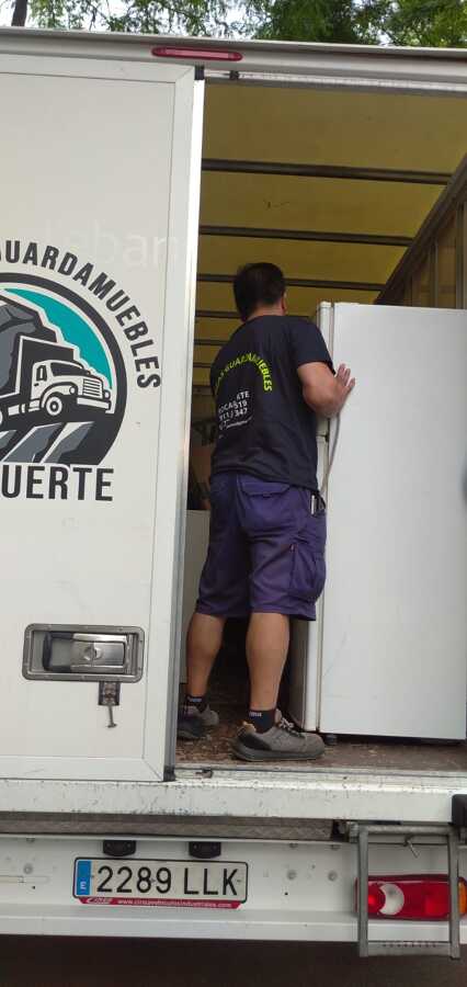 Traslado refrigeradores y congeladores de negocio local