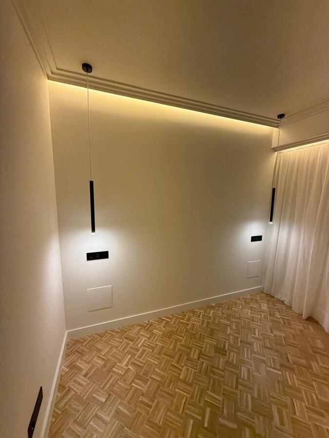 Habitación con iluminación LED (Barcelona)