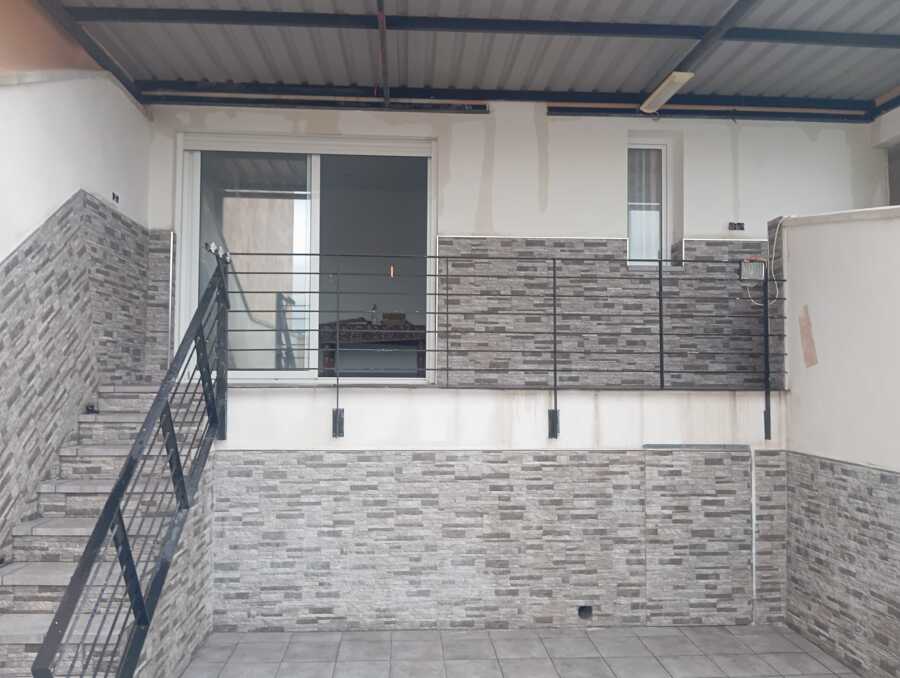 Escalera y patio
