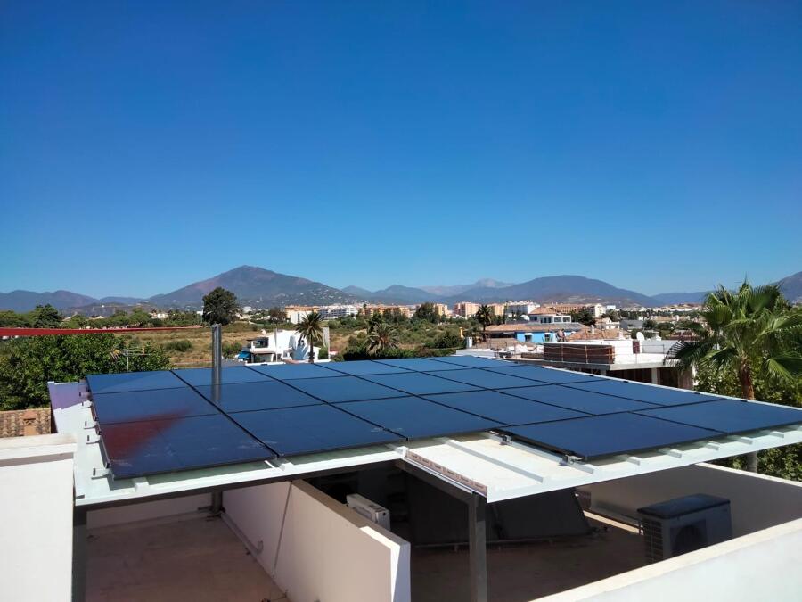 Instalación fotovoltaica en pérgola