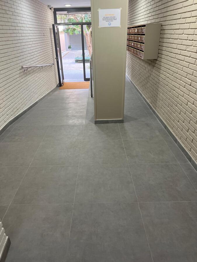 Renovación de pavimento en zona comunitaria