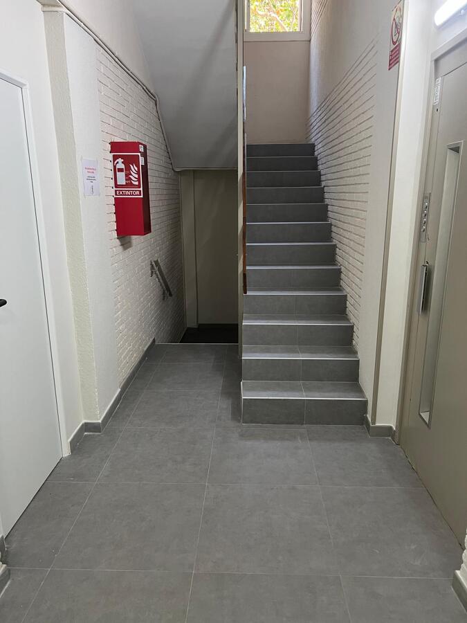 Renovación de escalera comunitaria