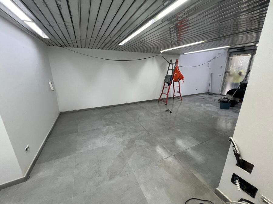 Renovación de suelo en local comercial