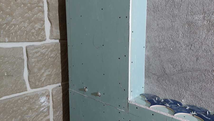 Alicatado del baño.