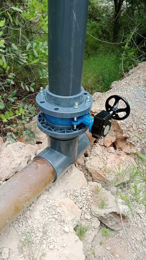 Título: Instalación y adecuación de tubería exterior en zona residencial