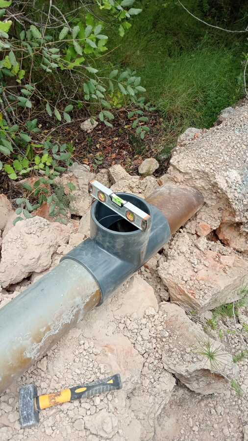 Título: Instalación y adecuación de tubería exterior en zona residencial