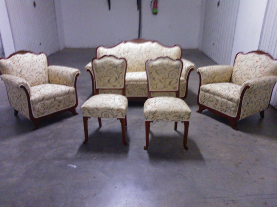 Conjunto de sofa ,sillas y butaca