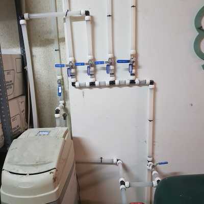 Instalación de depósitos de agua y motor