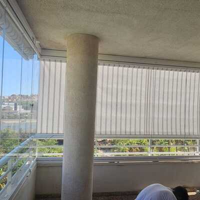 INSTALACIÓN CORTINA DE CRISTAL TERRAZA y TOLDOS