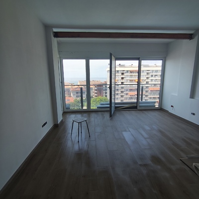 Sala con vista al mar