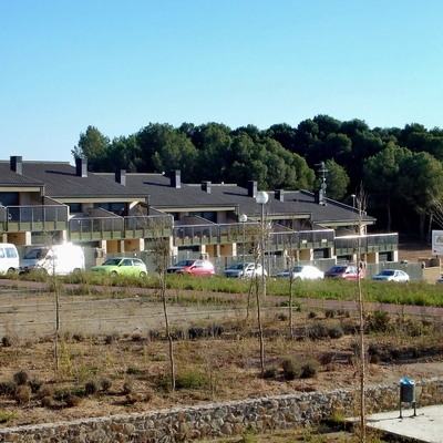 Piera. 12 casas unifamiliares adosadas y plaza pública en Can Bonastre.