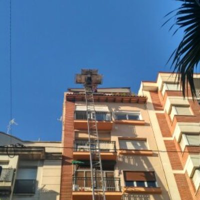 Elevador monta-muebles
