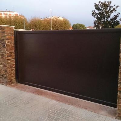 Puerta de jardín con corredera