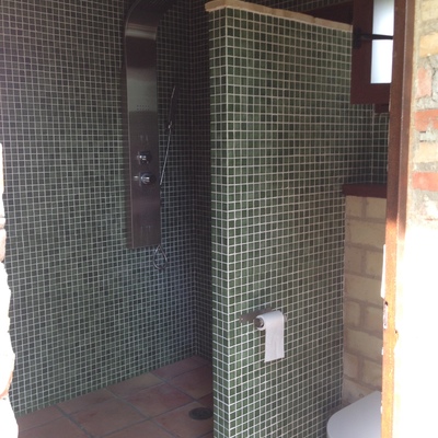 BAÑO EXTERIOR PISCINA