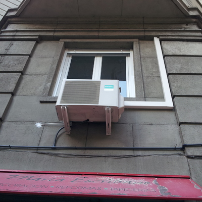 Instalación de máquina exterior en domicilio particular