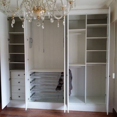 INTERIOR DE ARMARIO
