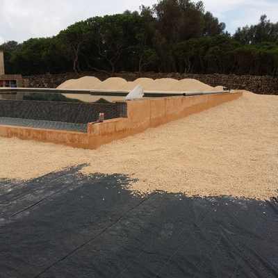 Piscina y alrededores