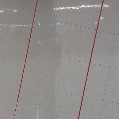 Limpieza de paredes de local comercial