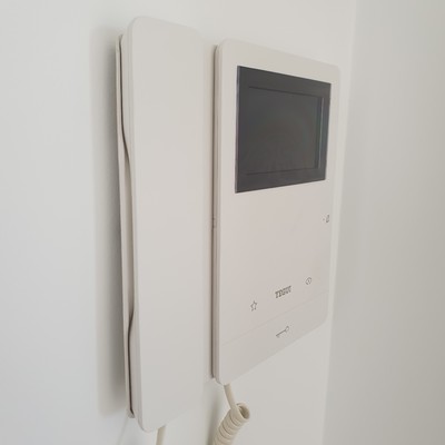 Monitor con auricular tegui serie 8