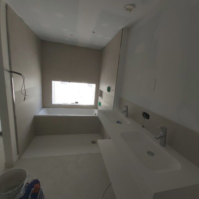 Este es un cuarto de baño nuevo