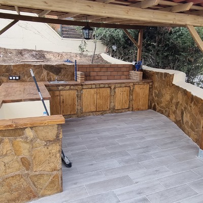 Construcción de cocina y barbacoa