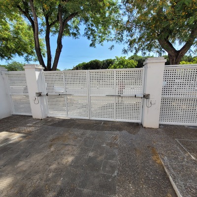 Puertas abatibles motorizadas