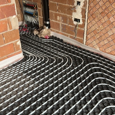 Instalación de suelo radiante y refrescante