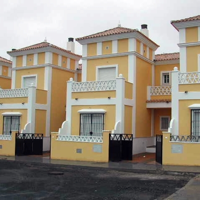 25 VIVIENDAS EN HILERA EN TRIGUEROS (HUELVA)