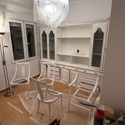 Mueble completamente modificado para TV y pintado