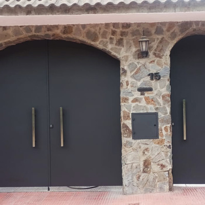 PUERTAS EXTERIORES.