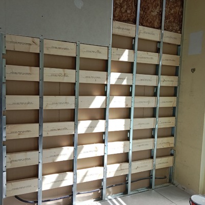 Tabiqué con refuerzo para estanterías