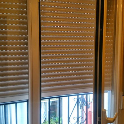 BALCON, CARPINTERIA DE ALUMNIO ABATIBLE-OSCILO. 2 HOJAS