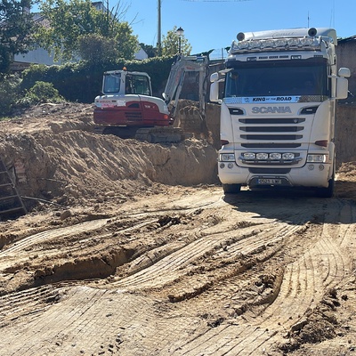 Carga y bote de tierra proveniente de excavacion