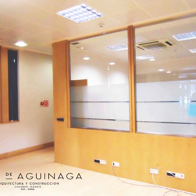 Mamparas de las oficinas del Real Madrid en el Estadio Santiago Bernabeu.