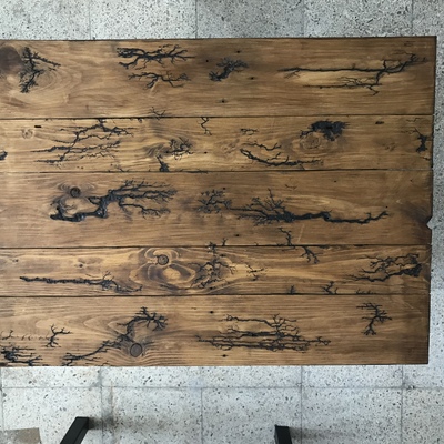 Madera detalle electrico