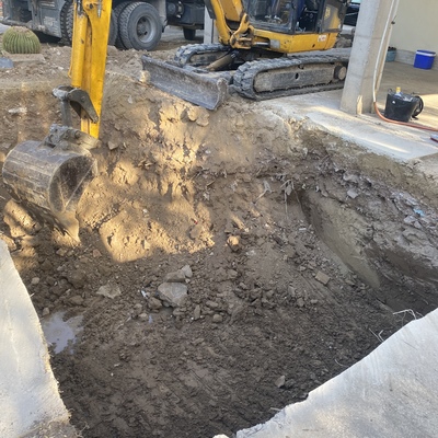 Excavación de piscina.