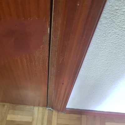 Lijado y barnizado de puerta