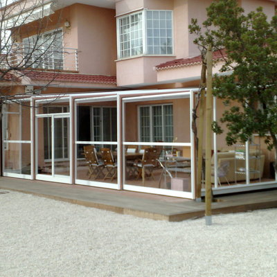 Adosada 3 ángulos.