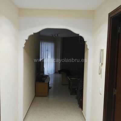 retirar puerta y colocación de arco de escayola entre pasillo y comedor