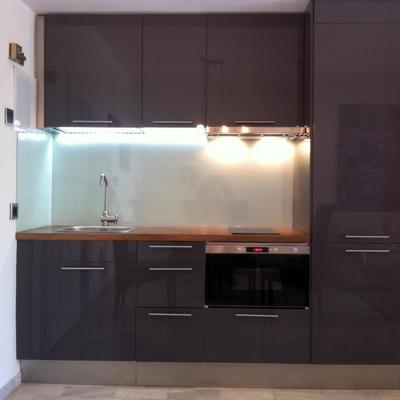 AWO.Cocina en apartamento Low Cost (Puerto Banús)