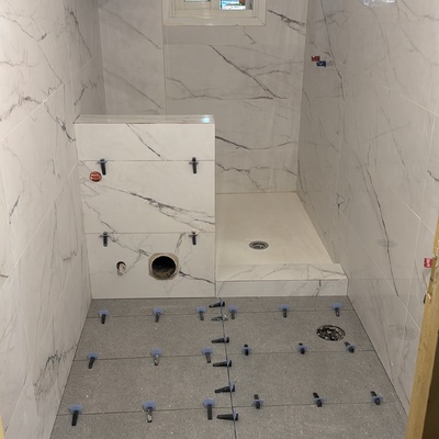 Instalación de alicatado baño