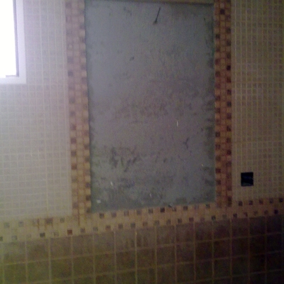 Baño a falta de colocar espejo en la pared