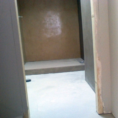 Baño pared de microcemento y suelo de microhormigon