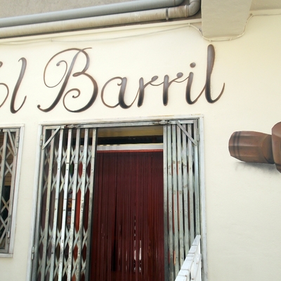 bar, graffiti